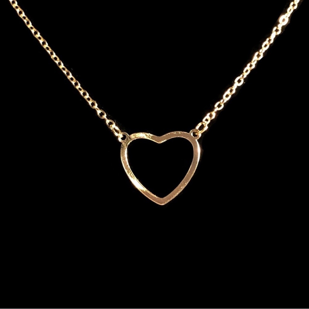 👙$5 Clear Out Sale👛 
Gold Minimalist Heart Necklace